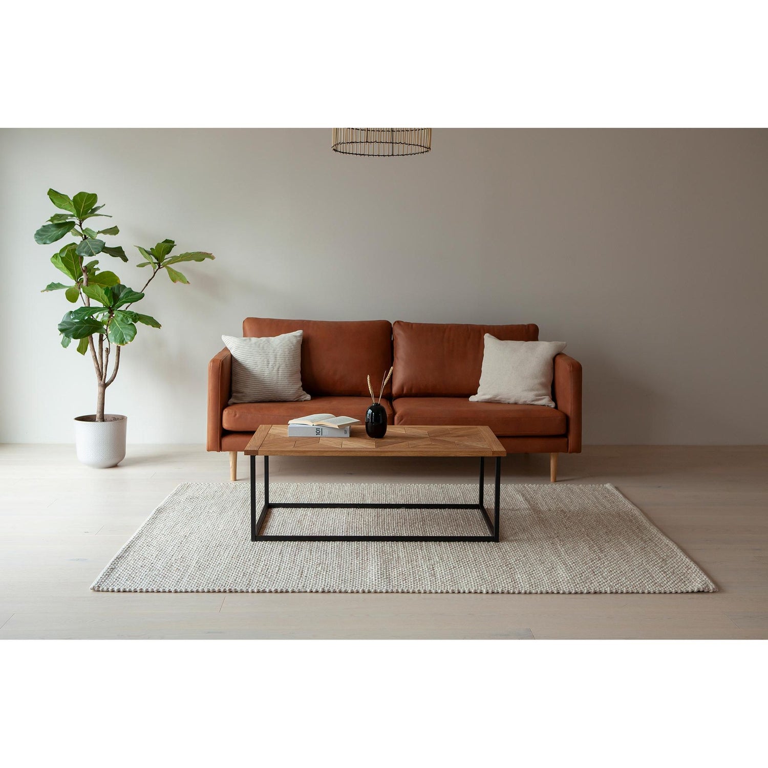 Scandic Collection Copenhagen 3-istuttava, Kentucky konjakki-3-istuttava sohva-Scandic collection-Ryhdikäs-Tukeva-Skandinaavinen-Finlandia Living