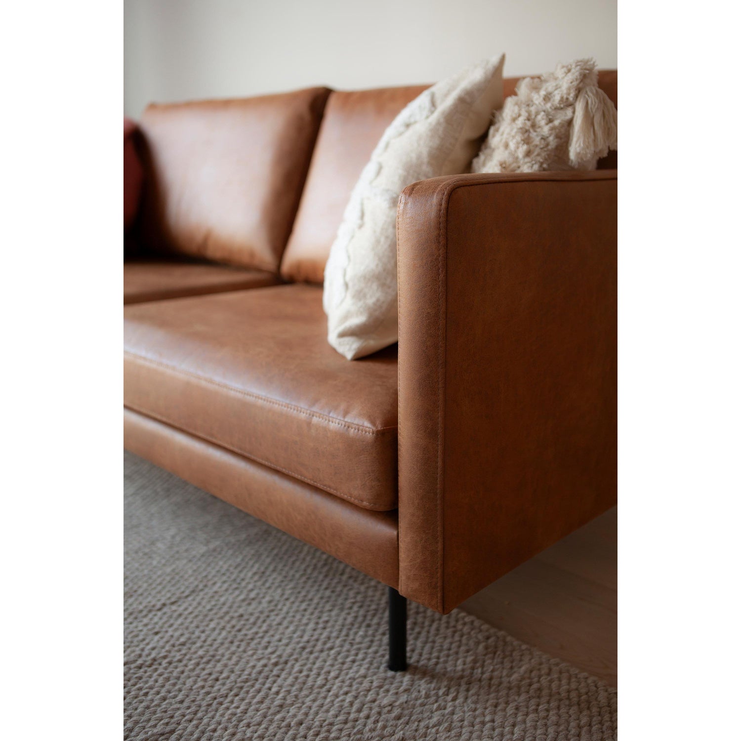 Scandic Collection Copenhagen 3-istuttava, bonded konjakki-3-istuttava sohva-Scandic collection-Ryhdikäs-Tukeva-Skandinaavinen-Finlandia Living